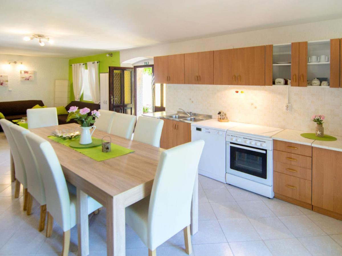 Holiday Home Sara - Prc136 By Interhome Porec Esterno foto